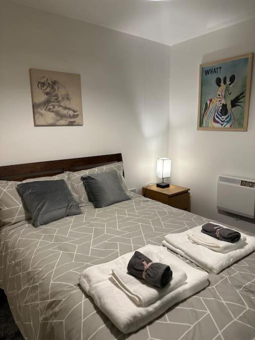 Entire Flat In Ealing Apartment London Exterior photo