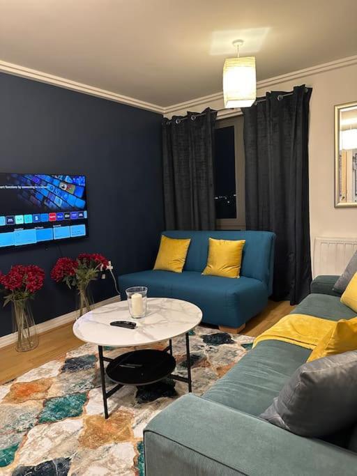 Entire Flat In Ealing Apartment London Exterior photo